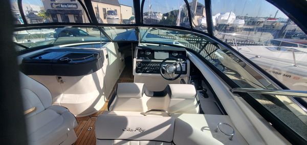 Sea Ray SLX 350 image