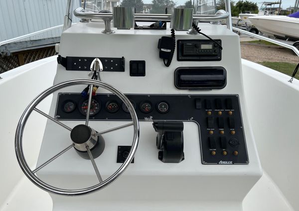 Angler 2100-CENTER-CONSOLE image