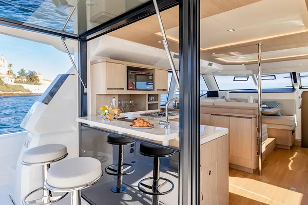 Aquila 44-YACHT image