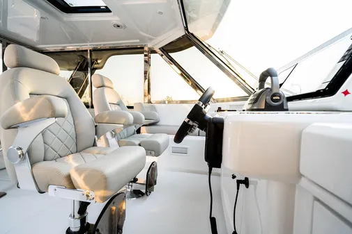 Aquila 54-YACHT image