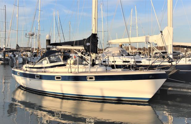 Hallberg-Rassy 352 - main image