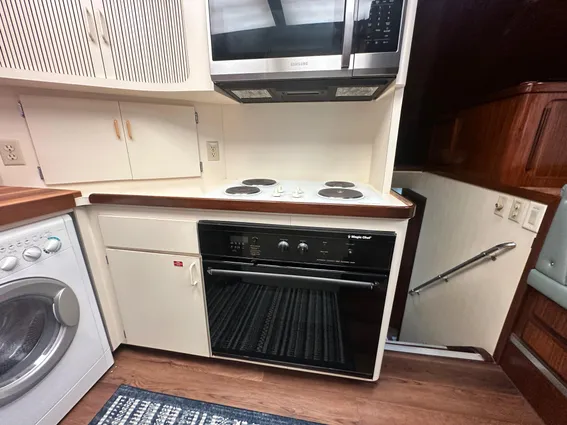 Hatteras Enclosed Bridge Sportfish image