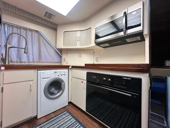 Hatteras Enclosed Bridge Sportfish image