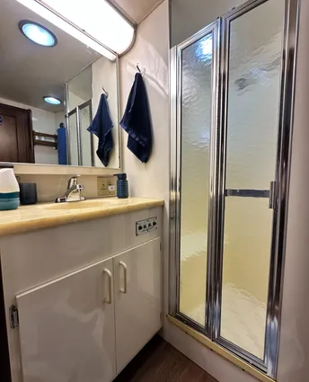 Hatteras Enclosed Bridge Sportfish image