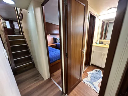 Hatteras Enclosed Bridge Sportfish image