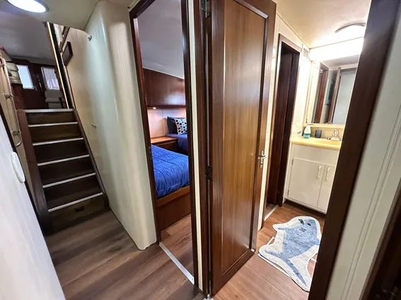 Hatteras Enclosed Bridge Sportfish image