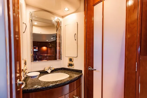 Carver 56 Voyager image