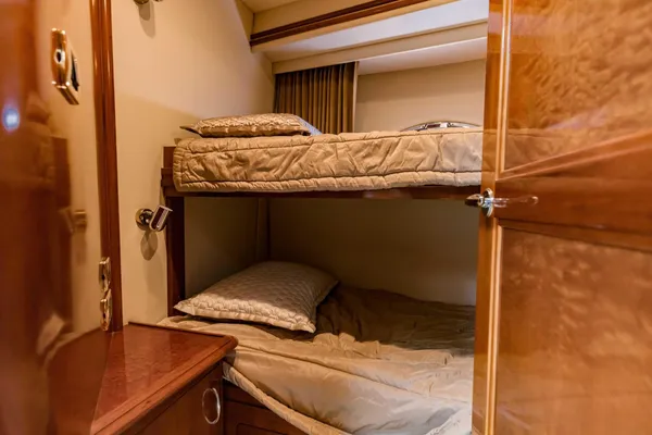 Carver 56 Voyager image