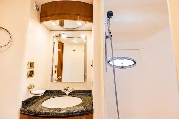 Carver 56 Voyager image