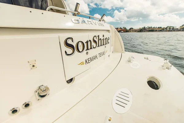 Carver 56 Voyager image