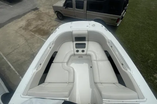 Boston Whaler 270 Vantage image