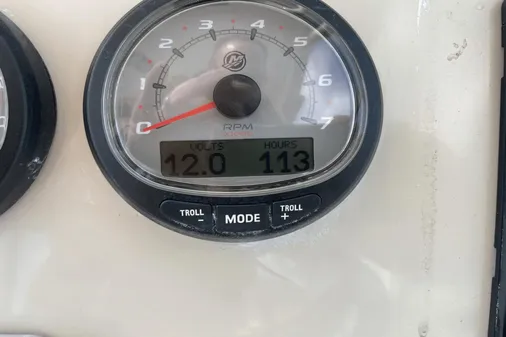 Boston Whaler 270 Vantage image