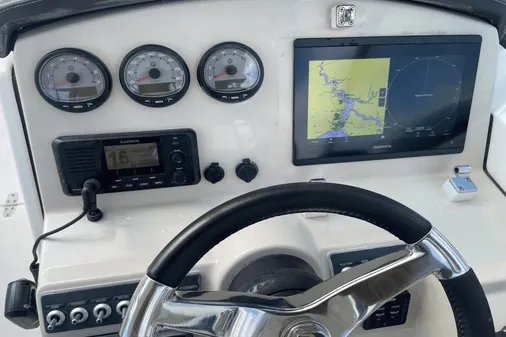 Boston Whaler 270 Vantage image