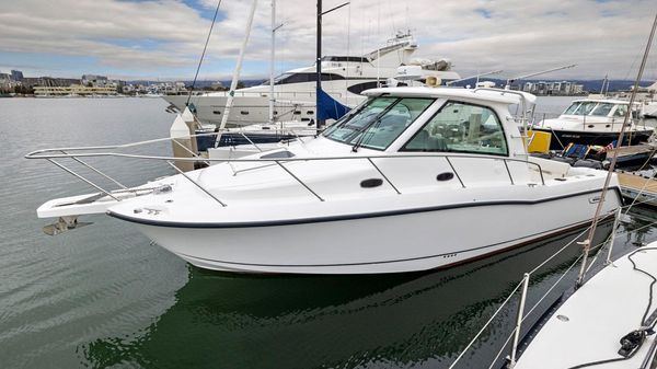 Boston Whaler 345 Conquest.