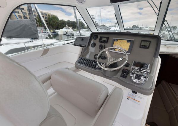 Boston-whaler 345-CONQUEST image