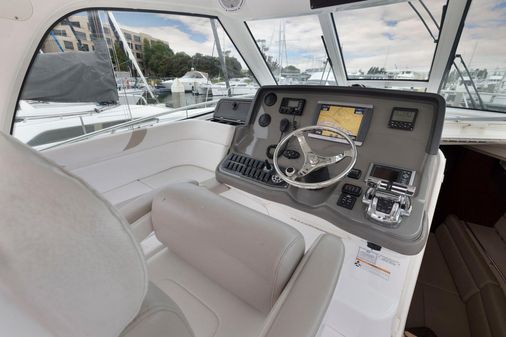 Boston-whaler 345-CONQUEST image