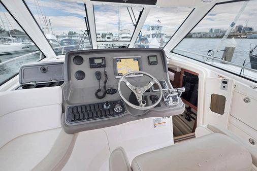 Boston-whaler 345-CONQUEST image