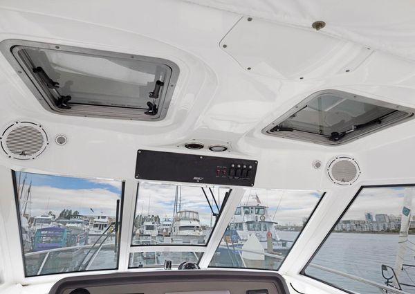 Boston-whaler 345-CONQUEST image