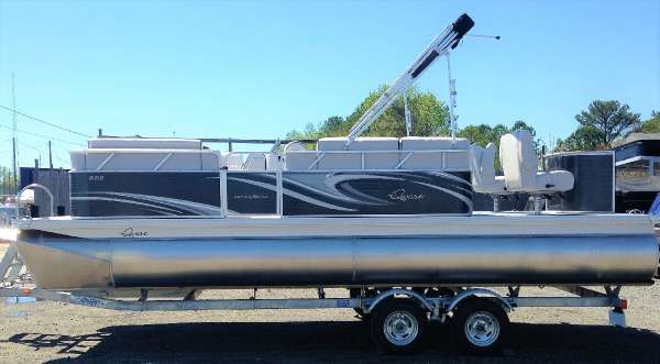 Qwest LS 820-22-Cruise-FTL-Fishtail - main image
