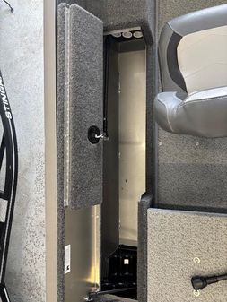 Lowe FM-1675-SC-DEEP-VEE-SIDE-CONSOLE image