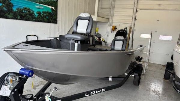 Lowe FM 1675 SC DEEP VEE SIDE CONSOLE