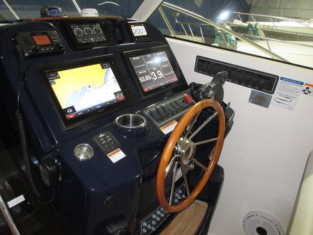 Tiara Yachts 3100 Coronet image