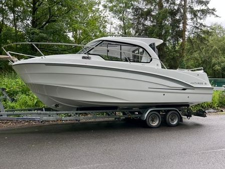 Beneteau Antares 8 image