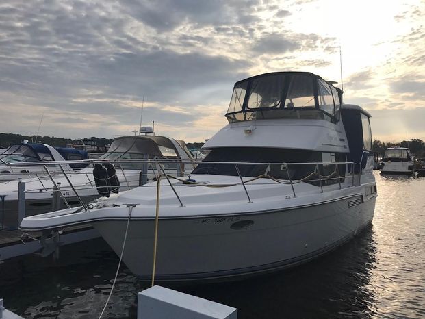 1993 Carver 350 Aft Cabin Motor Yacht Saugatuck Michigan Pier 33