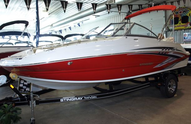 Stingray 201-DS-DUAL-CONSOLE-DECK-BOAT - main image