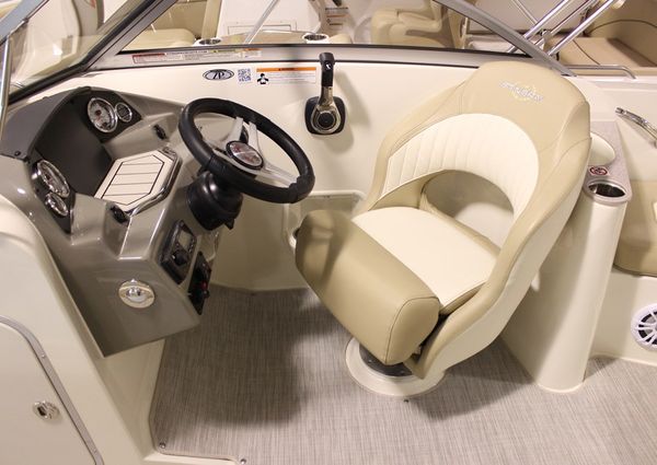 Stingray 201-DS-DUAL-CONSOLE-DECK-BOAT image