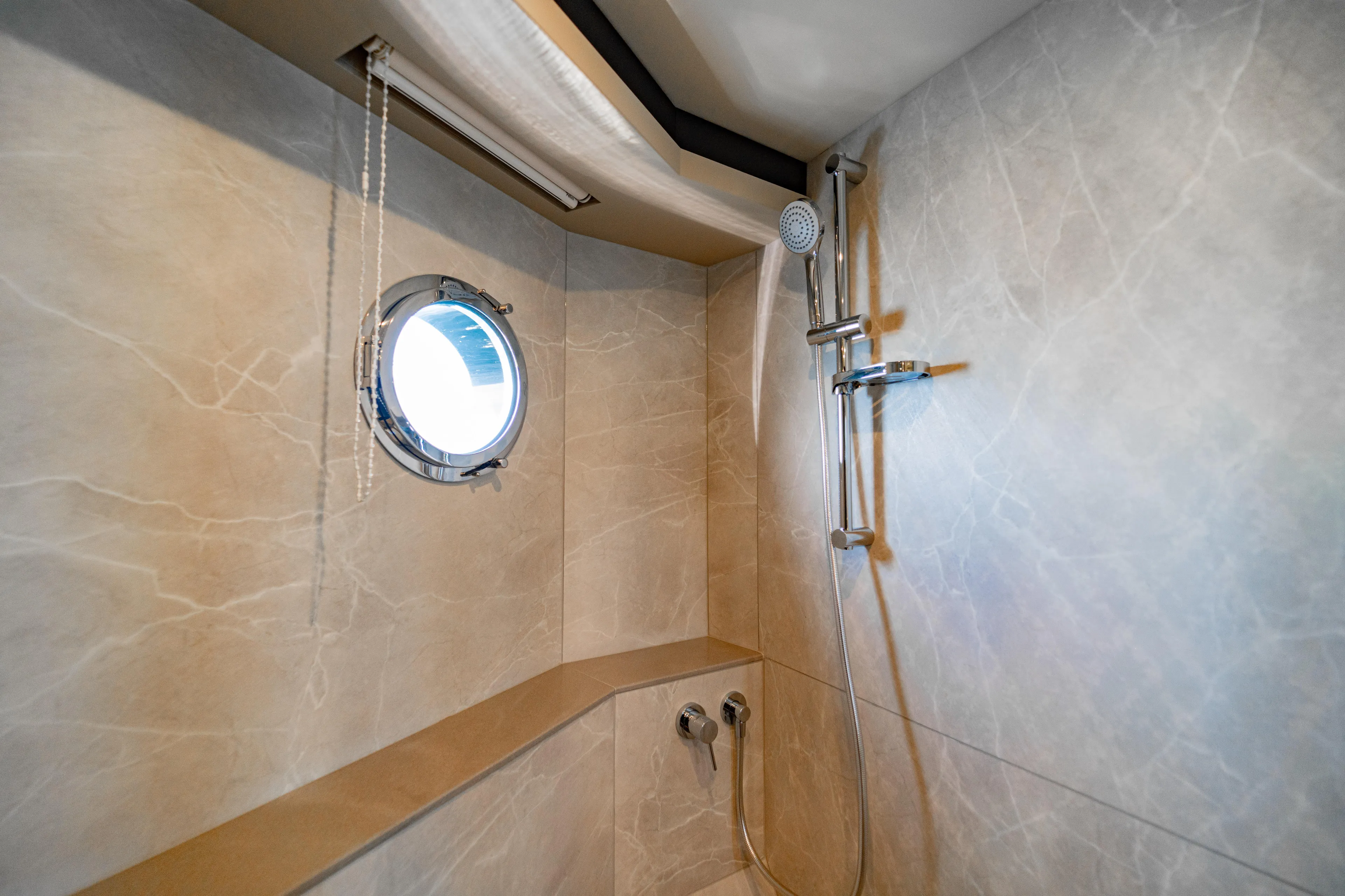 Absolute 52-FLY image