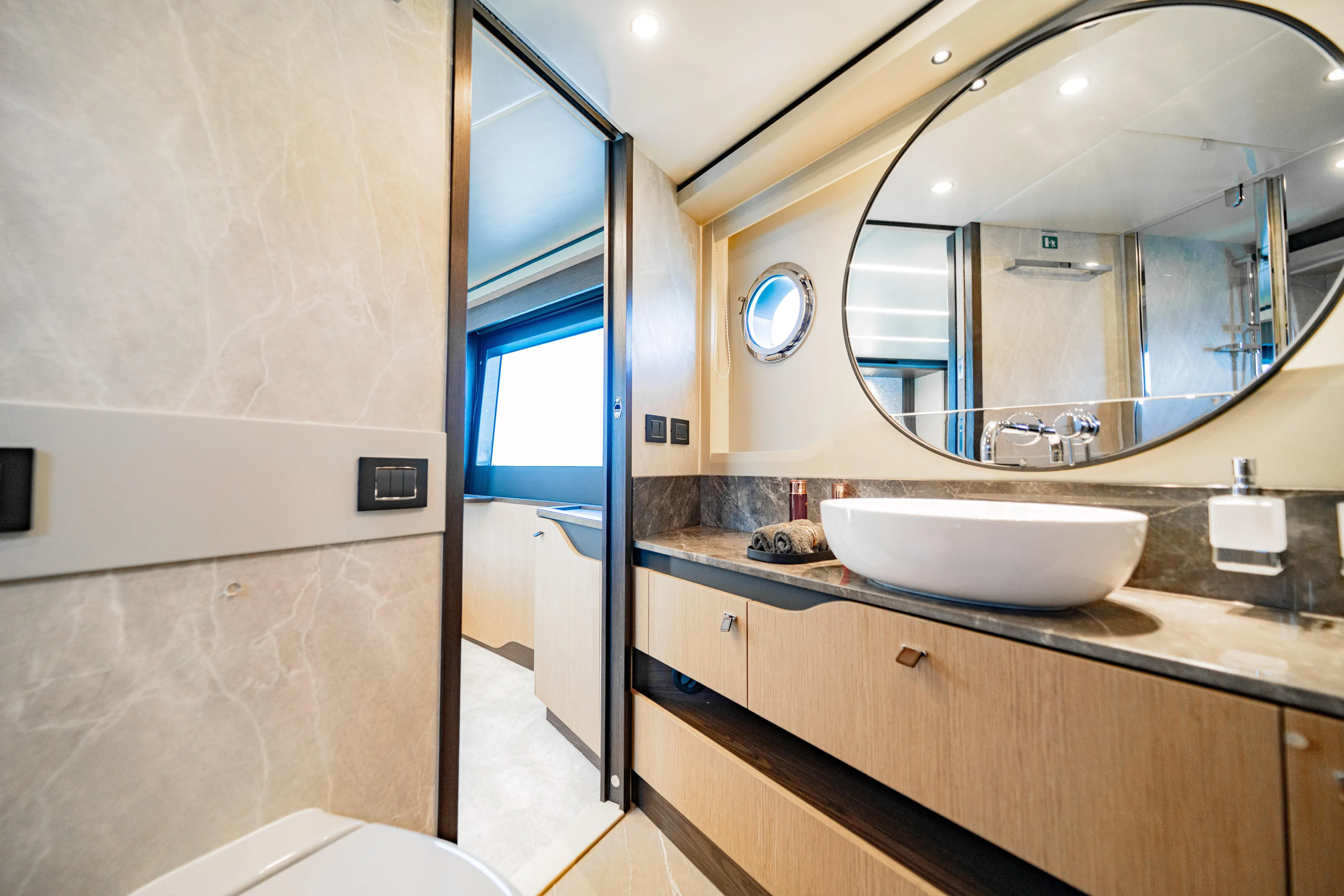 Absolute 52-FLY image