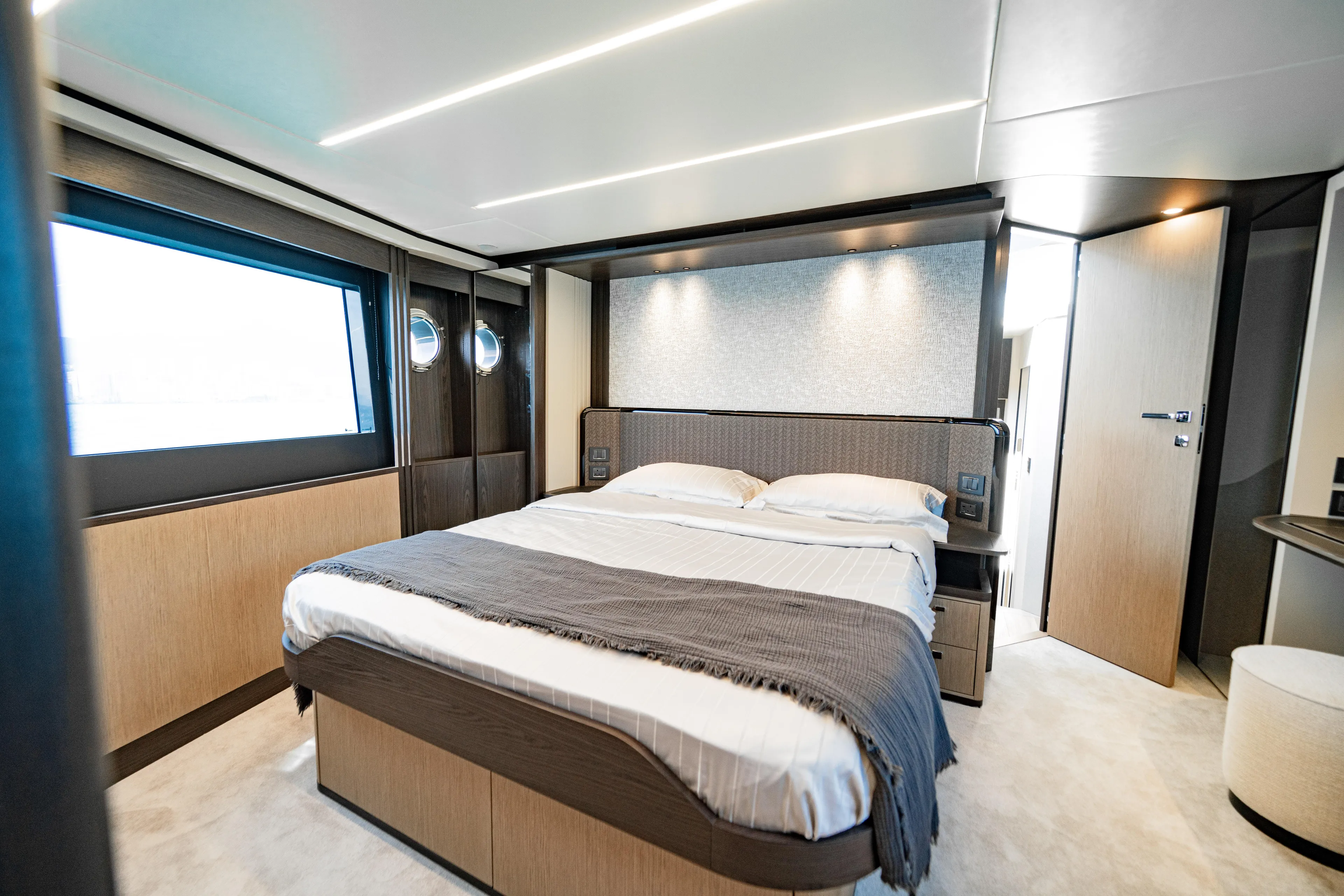 Absolute 52-FLY image