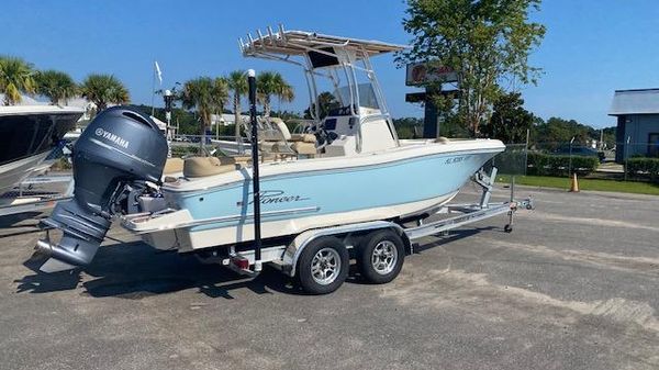 Pioneer 202 Islander