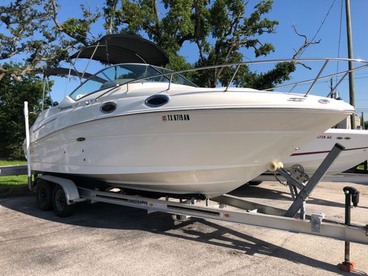Sea Ray 240 Sundancer - main image