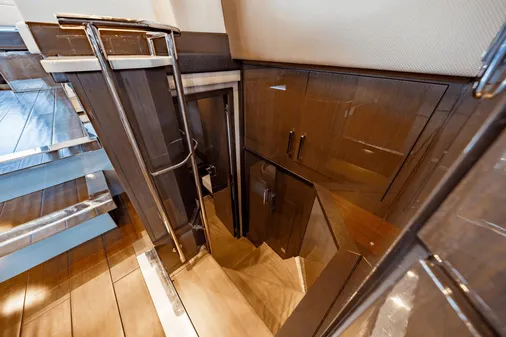 Carver 52 Command Bridge image