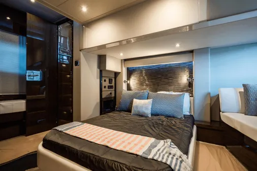 Carver 52 Command Bridge image