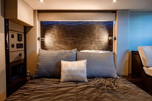 Carver 52 Command Bridge image