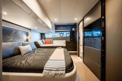 Carver 52 Command Bridge image