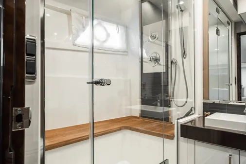 Carver 52 Command Bridge image