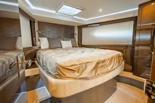 Carver 52 Command Bridge image