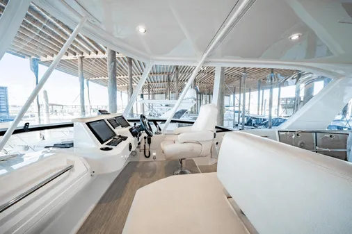 Carver 52 Command Bridge image