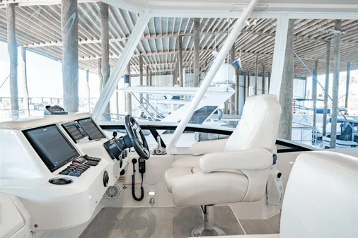 Carver 52 Command Bridge image