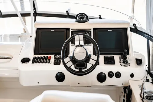 Carver 52 Command Bridge image