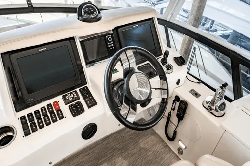 Carver 52 Command Bridge image