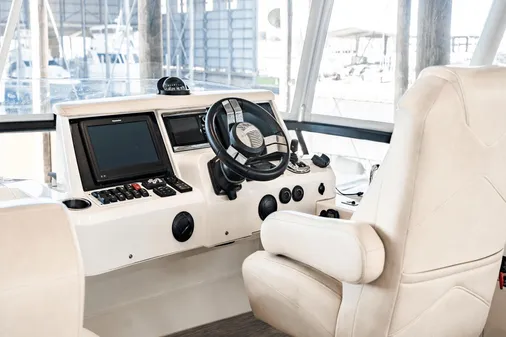 Carver 52 Command Bridge image