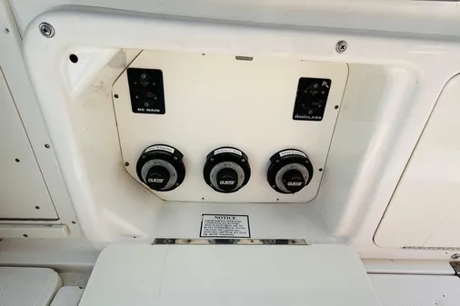 Century 3200 Center Console image