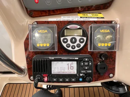 Sea Ray 320 Sundancer image