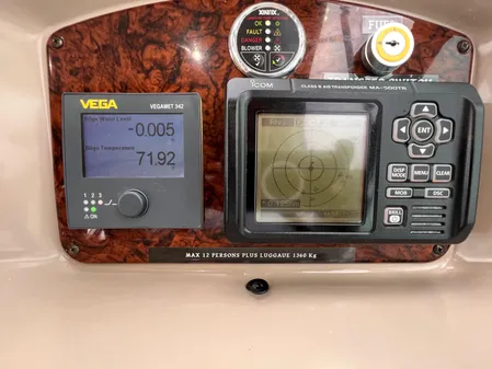 Sea Ray 320 Sundancer image