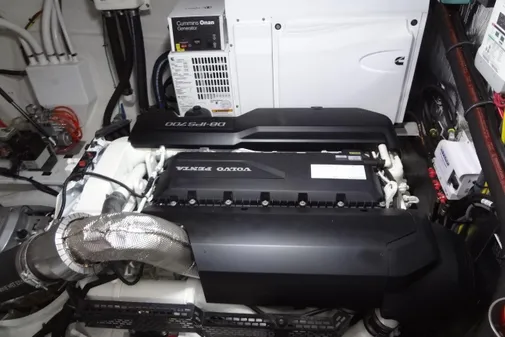 Cruisers Yachts 50 Cantius image